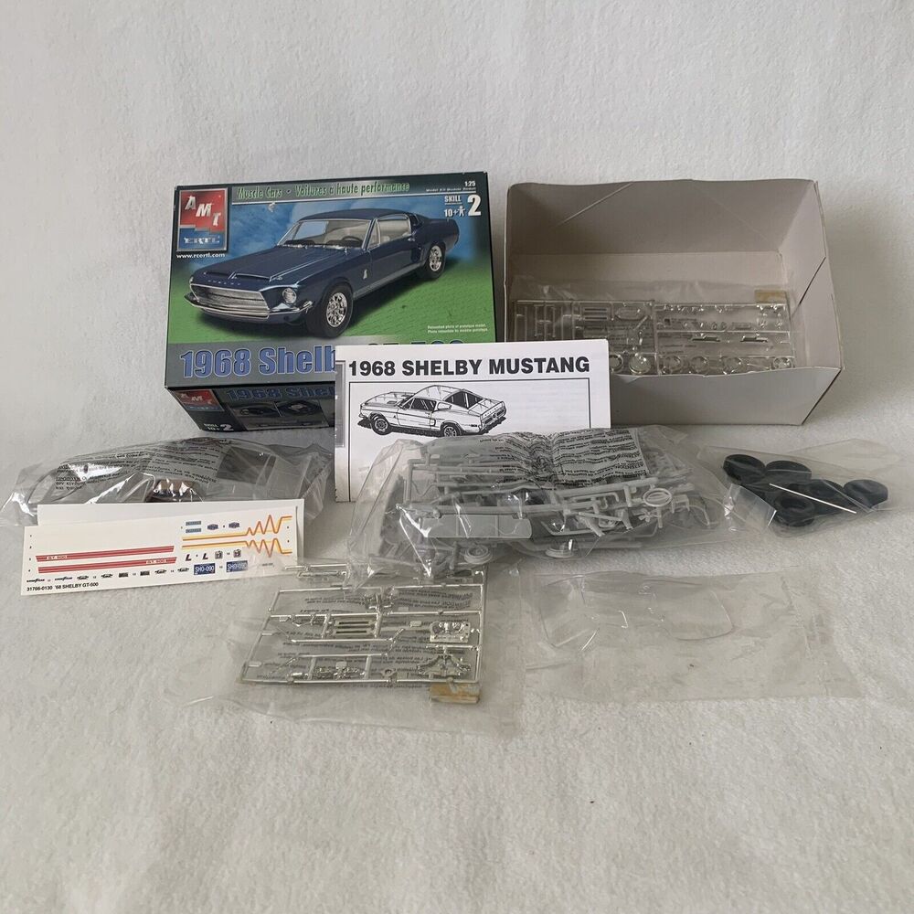 AMT ERTL‎ 1968 Shelby GT-500 1/25 Scale Model Kit #31766 Open Box 2004